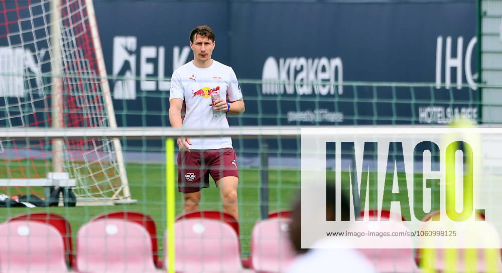 RB Leipzig Training Bundesliga Leipzig, 15 04 2025, RBL Training Center, Fußball Bundesliga , RB LEIPZIG Training , In the picture Willi Orban 4, RB Leipzig on the side field , For editorial use only Only editorial use , Picture Point