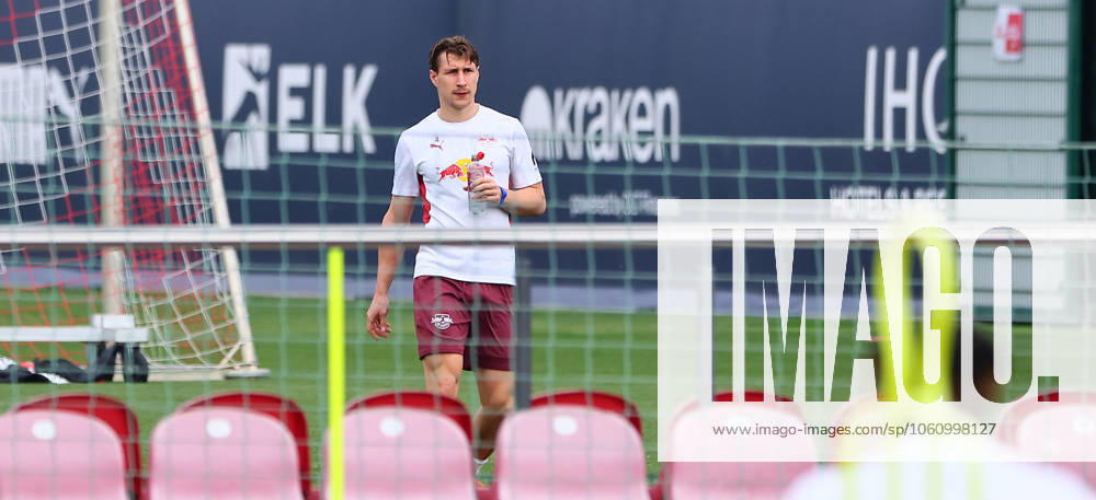 RB Leipzig Training Bundesliga Leipzig, 15 04 2025, RBL Training Center, Fußball Bundesliga , RB LEIPZIG Training , In the picture Willi Orban 4, RB Leipzig on the side field , For editorial use only Only editorial use , Picture Point