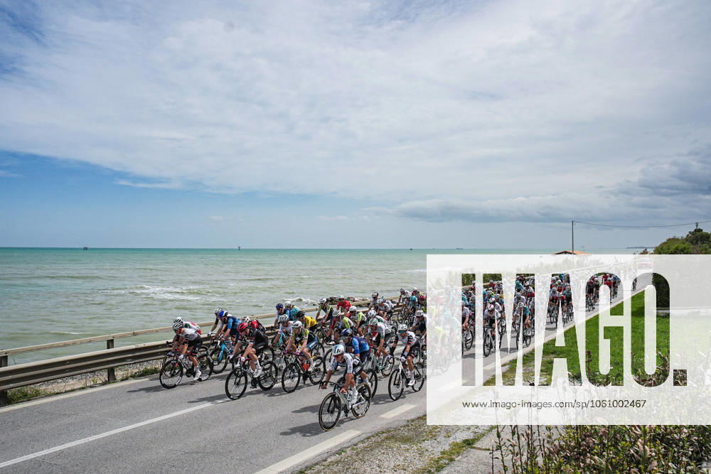 The pack rides during the Giro dAbruzzo, stage from Scerni to Crecchio (151 km) - Abruzzo, Italy- Tuesday, April 15, 2024. - cycling .