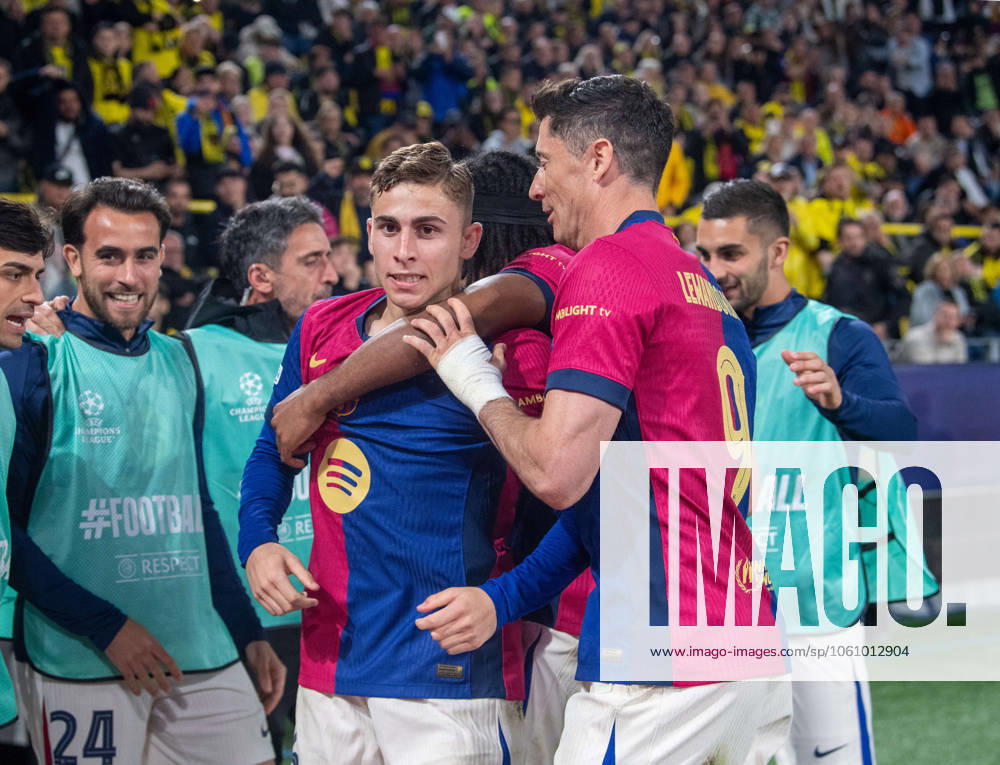 Soccer, Men, Season 2024 2025, Champions League quarter-final, second leg , Borussia Dortmund FC Barcelona, f l Eric Garcia FC Barcelona , Fermin Lopez FC Barcelona , Robert Lewandowski FC Barcelona , Celebration after goal to 2 1, 15 04 2025,