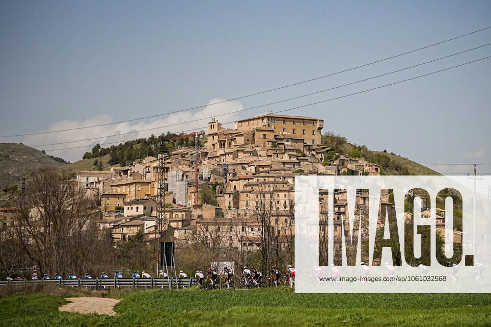 The pack rides during the Giro dAbruzzo, stage from Tocco da Casauria to Penne (138 km) - Abruzzo - Wednesday, April 16, 2025. - cycling .