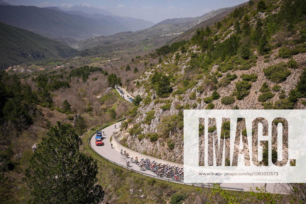 The pack rides during the Giro dAbruzzo, stage from Tocco da Casauria to Penne (138 km) - Abruzzo - Wednesday, April 16, 2025. - cycling .