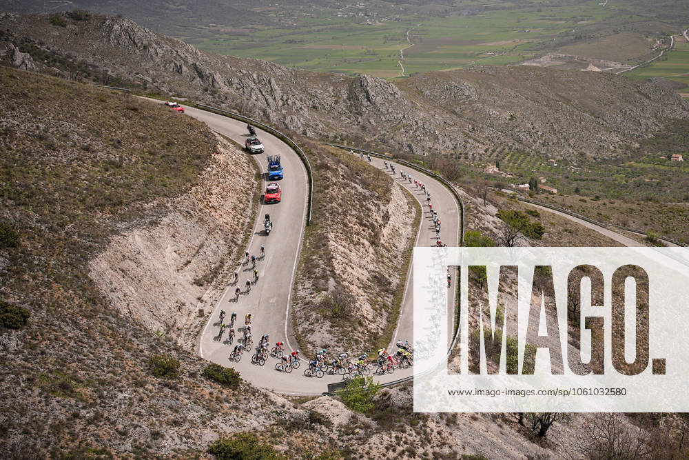 The pack rides during the Giro dAbruzzo, stage from Tocco da Casauria to Penne (138 km) - Abruzzo - Wednesday, April 16, 2025. - cycling .
