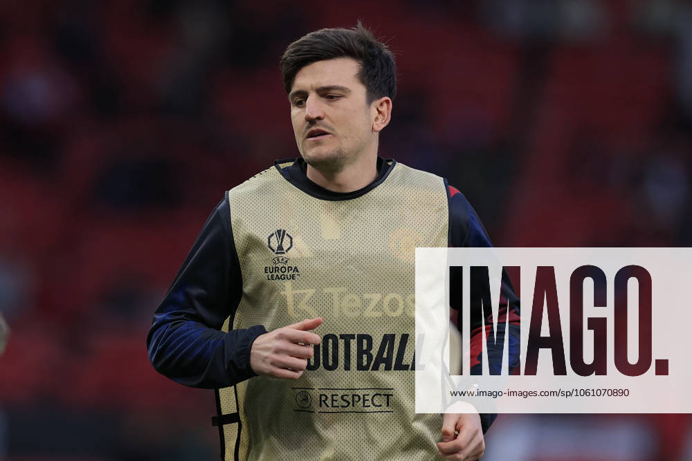 Manchester United, ManU v Olympique Lyonnais Europa League 17 04 2025. Quarter Final leg 2 of 2 Harry Maguire (5) of Manchester United during the warm-up ahead of the Europa League quarter final second leg match between Manchester United and Olympique Lyonnais at Old Trafford, Manchester, England on 17 April 2025. Manchester Old Trafford Greater Manchester England Editorial use only ,