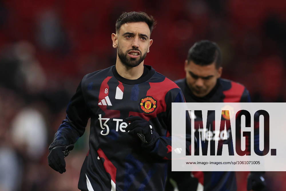 Manchester United, ManU v Olympique Lyonnais Europa League 17 04 2025. Quarter Final leg 2 of 2 Bruno Fernandes (8) of Manchester United during the warm-up ahead of the Europa League quarter final second leg match between Manchester United and Olympique Lyonnais at Old Trafford, Manchester, England on 17 April 2025. Manchester Old Trafford Greater Manchester England Editorial use only ,