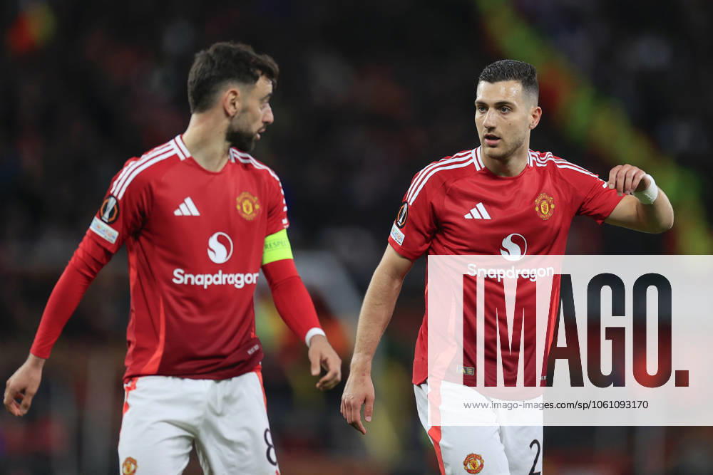 Manchester United, ManU v Olympique Lyonnais Europa League 17 04 2025. Quarter Final leg 2 of 2 Diogo Dalot (20) and Bruno Fernandes (8) of Manchester United have a chat during the Europa League quarter final second leg match between Manchester United and Olympique Lyonnais at Old Trafford, Manchester, England on 17 April 2025. Manchester Old Trafford Greater Manchester England Editorial use only ,