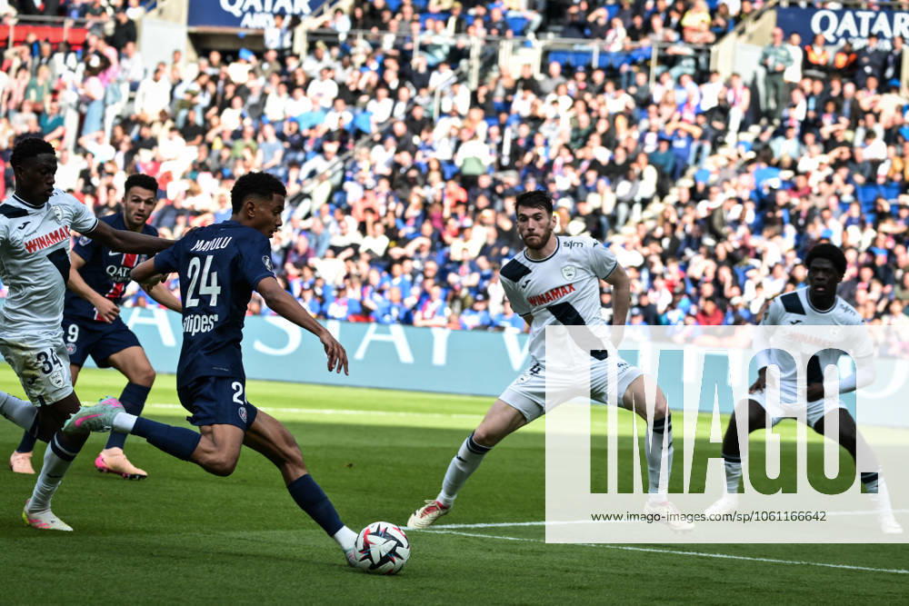 Ligue 1 PSG vs Havre AC - FA Paris Saint-Germain’s midfielder Senny Mayulu kicks the ball during the French L1 football match between Paris Saint-Germain and Havre AC at the Parc des Princes stadium in Paris on Avril 19, 2025. Photo by Firas Abdullah ABACAPRESS.COM Paris Île-de-France France
