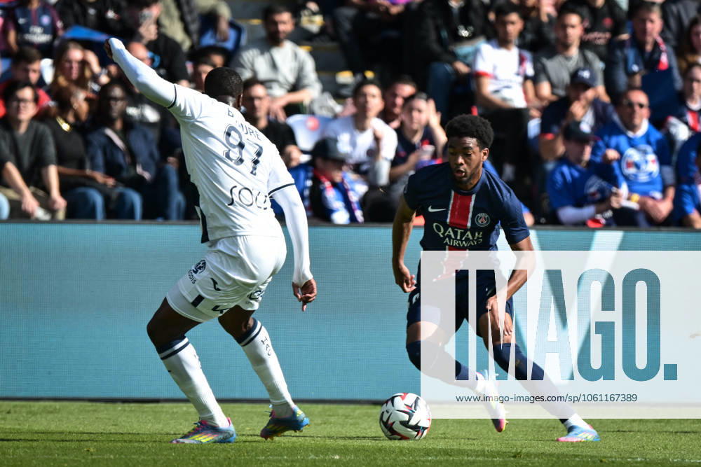Ligue 1 PSG vs Havre AC - FA Paris Saint-Germain’s defender Yoram Zague fights for the ball during the French L1 football match between Paris Saint-Germain and Havre AC at the Parc des Princes stadium in Paris on Avril 19, 2025. Photo by Firas Abdullah ABACAPRESS.COM Paris Île-de-France France