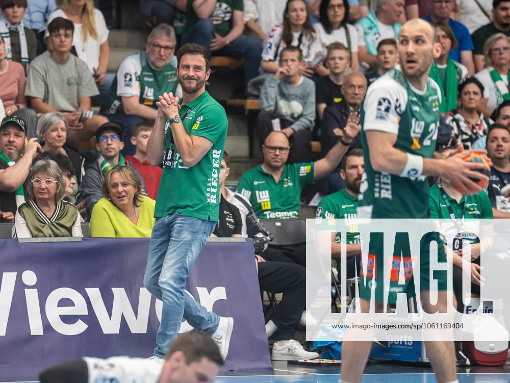 Ben Matschke, Head Coach Frisch Auf Goeppingen is unhappy with a refereeing decision, Frisch Auf Goeppingen vs THW Kiel, Handball, 1 Bundesliga, Men, Season 2024 2025, 19 04 2025, Frisch Auf Goeppingen vs THW Kiel, Handball, 1 Bundesliga, Men, Season 2024 2025, 19 04 2025 Goeppingen