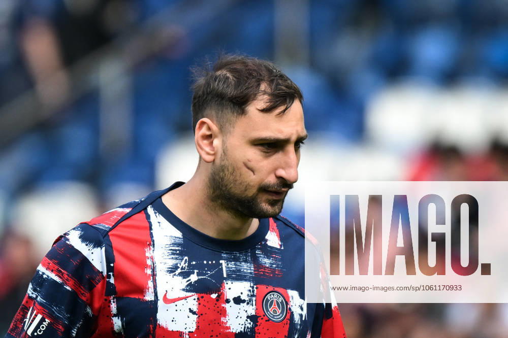 Ligue 1 PSG vs Havre AC - FA Paris Saint-Germain’s goalkeeper Gianluigi Donnarumma warms up before the French L1 football match between Paris Saint-Germain and Havre AC at the Parc des Princes stadium in Paris on Avril 19, 2025. Photo by Firas Abdullah ABACAPRESS.COM Paris Île-de-France France