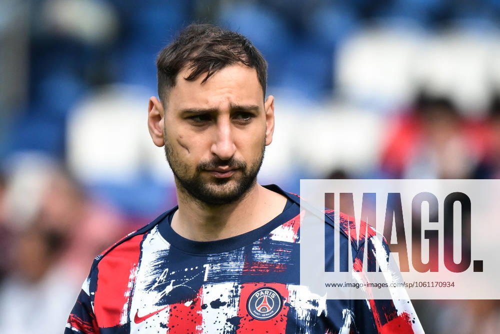Ligue 1 PSG vs Havre AC - FA Paris Saint-Germain’s goalkeeper Gianluigi Donnarumma warms up before the French L1 football match between Paris Saint-Germain and Havre AC at the Parc des Princes stadium in Paris on Avril 19, 2025. Photo by Firas Abdullah ABACAPRESS.COM Paris Île-de-France France