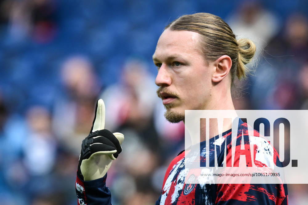 Ligue 1 PSG vs Havre AC - FA Paris Saint-Germain’s goalkeeper Matvey Safonov warms up before the French L1 football match between Paris Saint-Germain and Havre AC at the Parc des Princes stadium in Paris on Avril 19, 2025. Photo by Firas Abdullah ABACAPRESS.COM Paris Île-de-France France