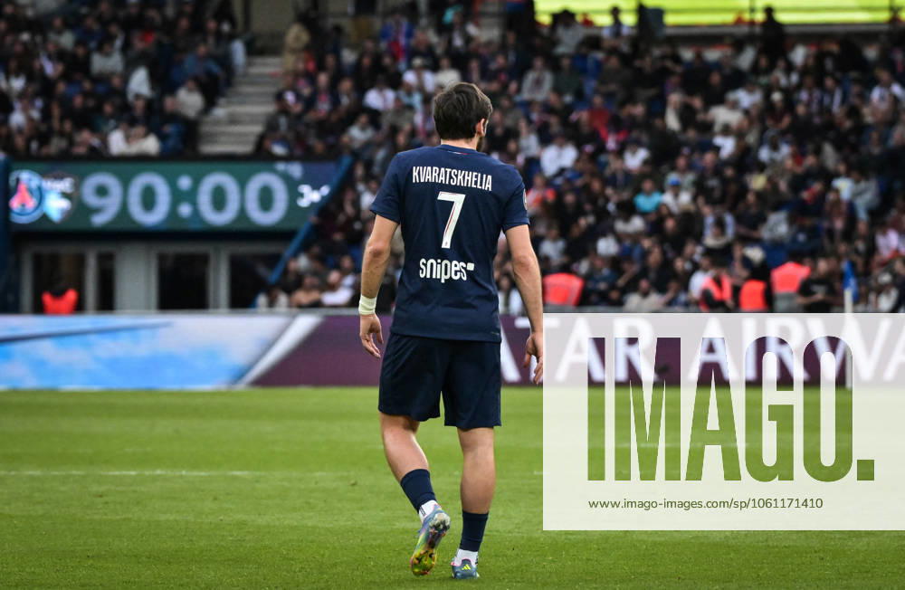 Ligue 1 PSG vs Havre AC - FA Paris Saint-Germain’s forward Khvicha Kvaratskhelia walks on the pitch during the French L1 football match between Paris Saint-Germain and Havre AC at the Parc des Princes stadium in Paris on Avril 19, 2025. Photo by Firas Abdullah ABACAPRESS.COM Paris Île-de-France France