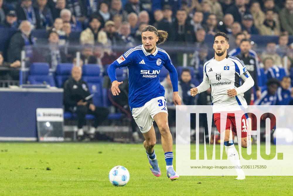 2 Fußball Bundesliga FC Schalke 04 Hamburger SV 19 04 2025 Ludovit Reis Hamburger SV, 14 , Taylan Bulut FC Schalke 04, 31 2 Fußball Bundesliga FC Schalke 04 Hamburger SV Veltins Arena, Gelsenkirchen 19 04 2025 DFL regulations prohibit any use of photographs as image sequences and or quasi video