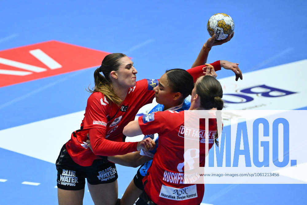 CSM Bucharest vs Team Esbjerg Elizabeth Omoregie of CSM Bucharest in action during the EHF Champions League Women 2024 25 Quarter-finals game between CSM Bucharest and Team Esbjerg in Bucharest, April 20, 2025. Alex Nicodim Imago Images