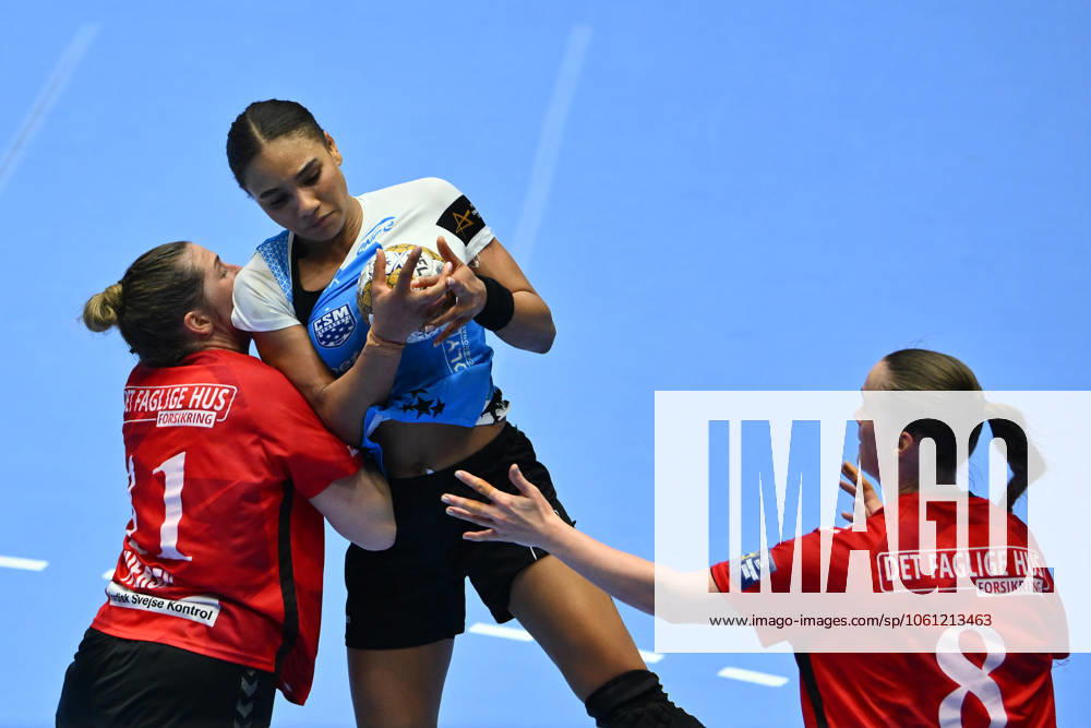 CSM Bucharest vs Team Esbjerg Elizabeth Omoregie of CSM Bucharest in action during the EHF Champions League Women 2024 25 Quarter-finals game between CSM Bucharest and Team Esbjerg in Bucharest, April 20, 2025. Alex Nicodim Imago Images