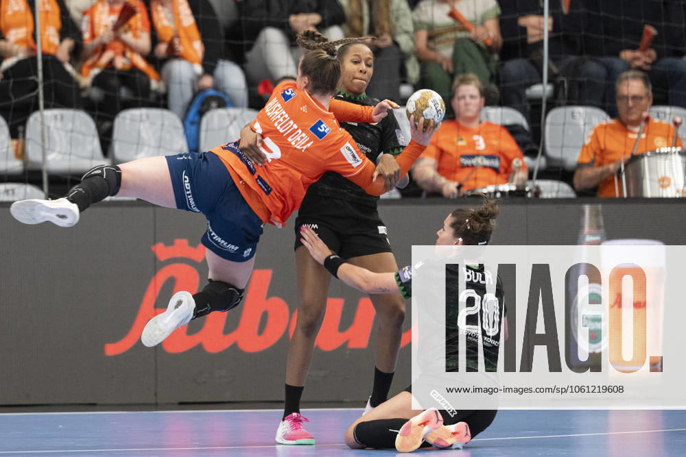 EHF Champions League Odense Handball FTC Rail Cargo Hungaria Thale Rushfeldt Deila, Odense Handball L is tackled by Dragana Cvijic and Emily Bölk 20 from FTC Rail Cargo Hungaria during their EHF Champions League quarter final between Odense Handball and FTC Rail Cargo Hungaria at Sydbank Arena in Odense on Sunday, April 20, 2025 The match ended 27 27 Photo Frank Cilius Ritzau Scanpix , Aabenraa Denmark Sydbank Arena