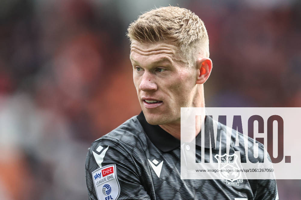 Sky Bet League 1 Blackpool v Wrexham James McClean of Wrexham during the Sky Bet League 1 match Blackpool vs Wrexham at Bloomfield Road, Blackpool, United Kingdom, 21st April 2025 (Photo by Alfie Cosgrove News Images) Blackpool Bloomfield Road Lancashire United Kingdom