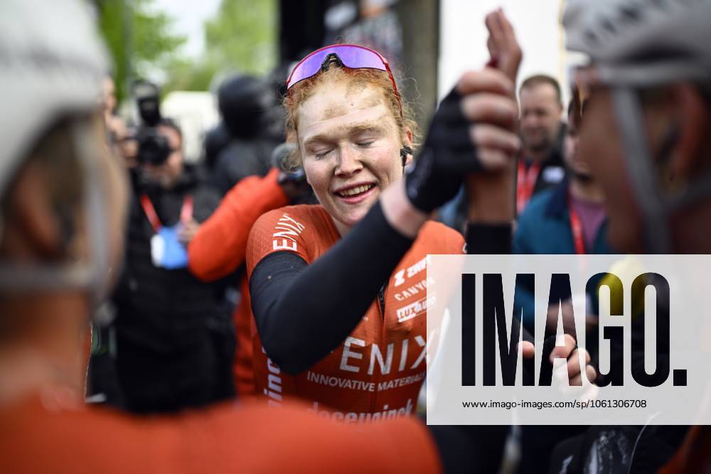 Dutch Puck Pieterse of Fenix-Deceuninck celebrates with teammeates after winning the women s race of the La Fleche Wallonne , one day cycling race (Waalse Pijl - Walloon Arrow), 140,7 km from Ciney to Huy, Wednesday 23 April 2025. JASPERxJACOBS x121661923x