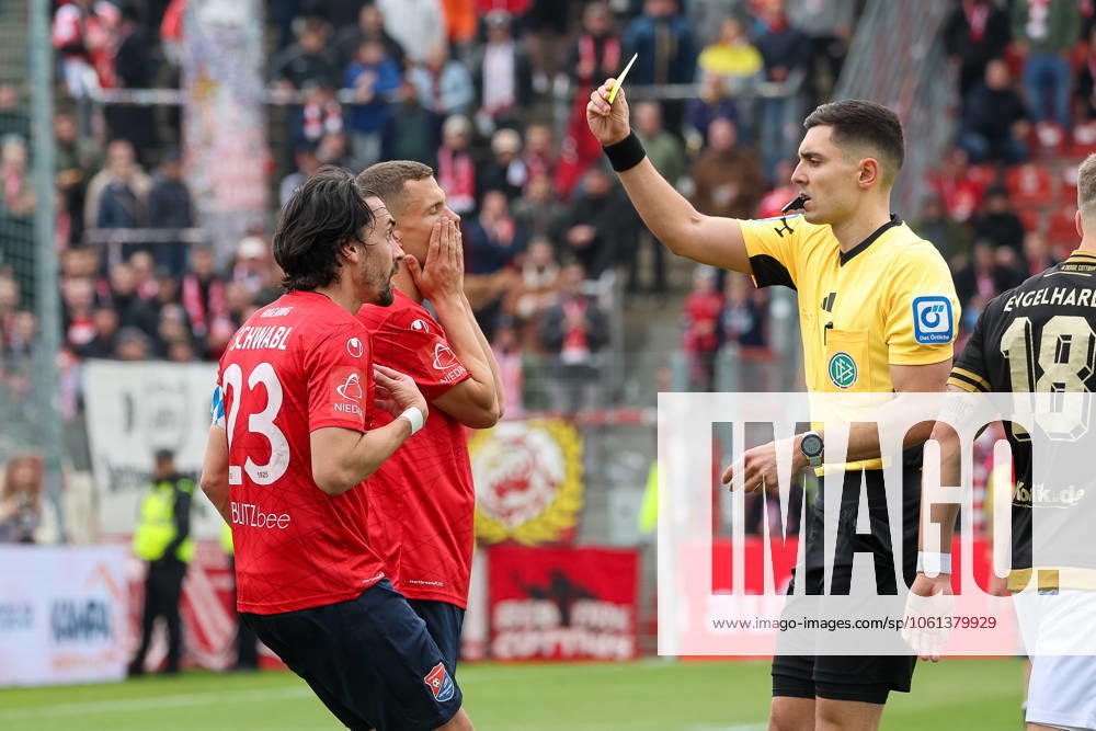 Yellow card for Markus Schwabl SpVgg Unterhaching, 23 , GER, SpVgg Unterhaching vs FC Energie Cottbus, Football, 3 Liga, 35 Matchday, Season 2024 2025, 26 04 2025, DFL REGULATIONS PROHIBIT ANY USE OF PHOTOGRAPHS AS IMAGE SEQUENCES, GER, SpVgg Unterhaching vs FC Energie Cottbus, Football, 3 Liga, 35 Matchday, Season 2024 2025, 26 04 2025 Unterhaching