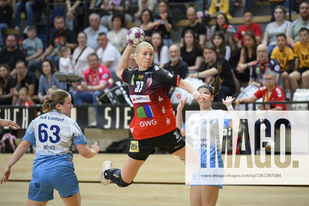 Insa Weisz Lintfort, 63 , Laura Penzes Halle, 37 , Sidney Lupisella Lintfort, 4 , SV Union Halle Neustadt vs TuS Lintfort, Handball Women, 2 Bundesliga, Matchday 26, Season 2024 25, 26 04 2025 Halle SWH Arena Sachsen Anhalt Germany