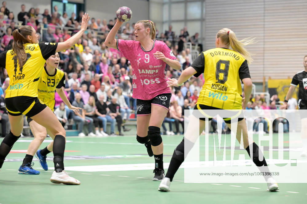 Naina Klein TusSies Metzingen, 09 vs Alicia Langer BVB Borussia Dortmund Handball, 17 and Maraike Kusian BVB Borussia Dortmund Handball, 08 TusSies Metzingen vs BVB Borussia Dortmund Handball, Handball, HBF, Playoff, Quarterfinal Game 2, Season 2024 2025, 26 04 2025 TusSies Metzingen vs BVB Borussia Dortmund Handball, Handball, HBF, Playoff, Quarterfinal Game 2, Season 2024 2025, 26 04 2025 Metzingen