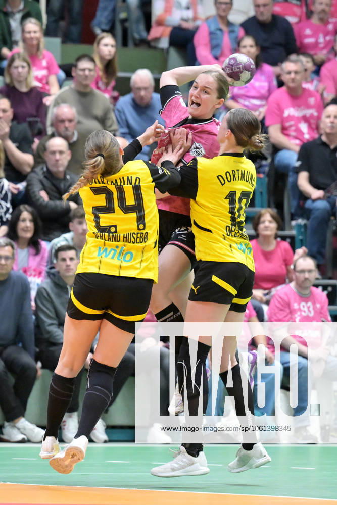 Verena Osswald TusSies Metzingen, 23 vs Guro Berland Husebo BVB Borussia Dortmund Handball, 24 and Lena Sophia Degenhardt BVB Borussia Dortmund Handball, 10 TusSies Metzingen vs BVB Borussia Dortmund Handball, Handball, HBF, Playoff, Quarterfinal Game 2, Season 2024 2025, 26 04 2025 TusSies Metzingen vs BVB Borussia Dortmund Handball, Handball, HBF, Playoff, Quarterfinal Game 2, Season 2024 2025, 26 04 2025 Metzingen
