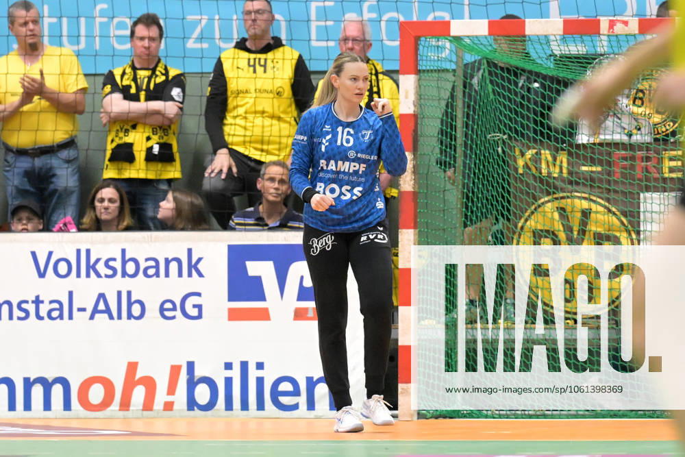 Lea Schuepbach TusSies Metzingen, 16 in goal TusSies Metzingen vs BVB Borussia Dortmund Handball, Handball, HBF, Playoff, Quarterfinal Game 2, Season 2024 2025, 26 04 2025 TusSies Metzingen vs BVB Borussia Dortmund Handball, Handball, HBF, Playoff, Quarterfinal Game 2, Season 2024 2025, 26 04 2025 Metzingen