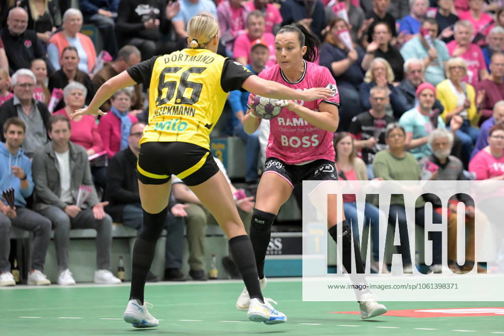 Jana Scheib TusSies Metzingen, 20 vs Dana Bleckmann BVB Borussia Dortmund Handball, 66 TusSies Metzingen vs BVB Borussia Dortmund Handball, Handball, HBF, Playoff, Quarterfinal Game 2, Season 2024 2025, 26 04 2025 TusSies Metzingen vs BVB Borussia Dortmund Handball, Handball, HBF, Playoff, Quarterfinal Game 2, Season 2024 2025, 26 04 2025 Metzingen