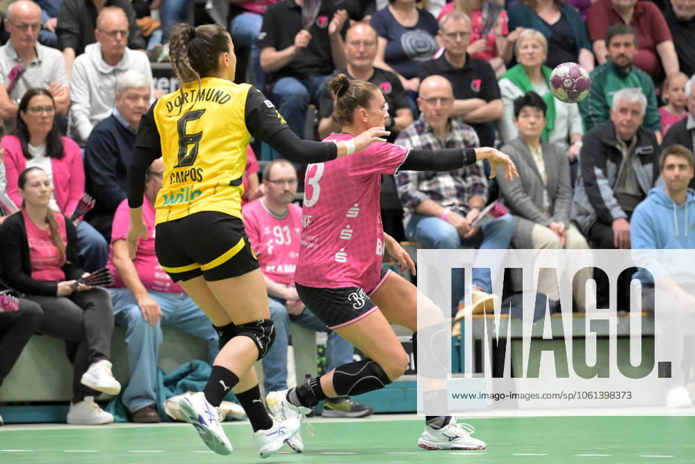 Julia Behnke TusSies Metzingen, 93 vs Carmen Campos Costa BVB Borussia Dortmund Handball, 06 TusSies Metzingen vs BVB Borussia Dortmund Handball, Handball, HBF, Playoff, Quarterfinal Game 2, Season 2024 2025, 26 04 2025 TusSies Metzingen vs BVB Borussia Dortmund Handball, Handball, HBF, Playoff, Quarterfinal Game 2, Season 2024 2025, 26 04 2025 Metzingen