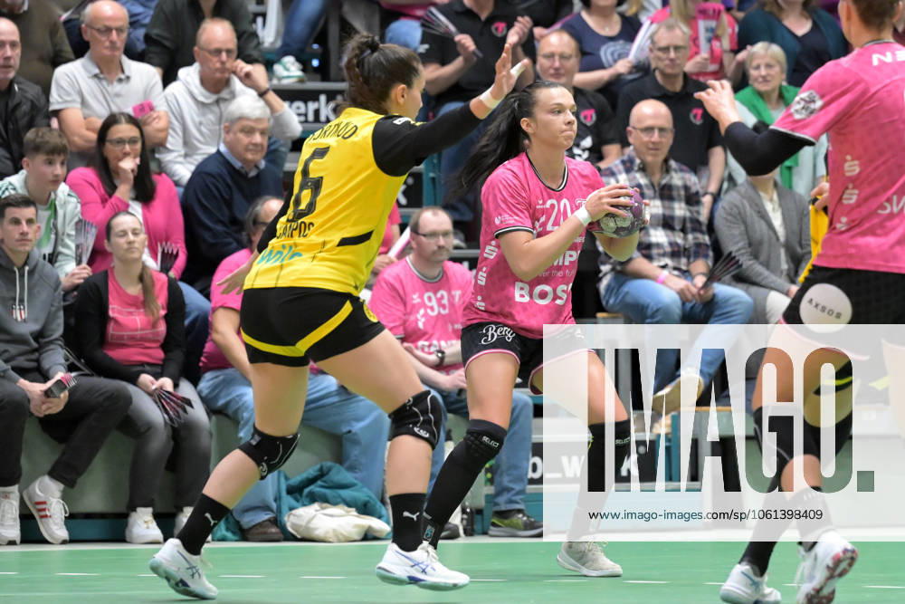 Jana Scheib TusSies Metzingen, 20 vs Carmen Campos Costa BVB Borussia Dortmund Handball, 06 TusSies Metzingen vs BVB Borussia Dortmund Handball, Handball, HBF, Playoff, Quarterfinal Game 2, Season 2024 2025, 26 04 2025 TusSies Metzingen vs BVB Borussia Dortmund Handball, Handball, HBF, Playoff, Quarterfinal Game 2, Season 2024 2025, 26 04 2025 Metzingen