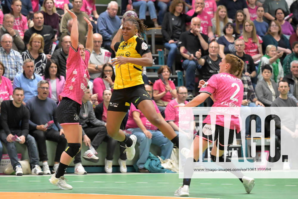 Deborah Lassource BVB Borussia Dortmund Handball, 22 vs Nele Franz TusSies Metzingen, 10 and Selina Kalmbach TusSies Metzingen, 02 TusSies Metzingen vs BVB Borussia Dortmund Handball, Handball, HBF, Playoff, Quarterfinal Game 2, Season 2024 2025, 26 04 2025 TusSies Metzingen vs BVB Borussia Dortmund Handball, Handball, HBF, Playoff, Quarterfinal Game 2, Season 2024 2025, 26 04 2025 Metzingen