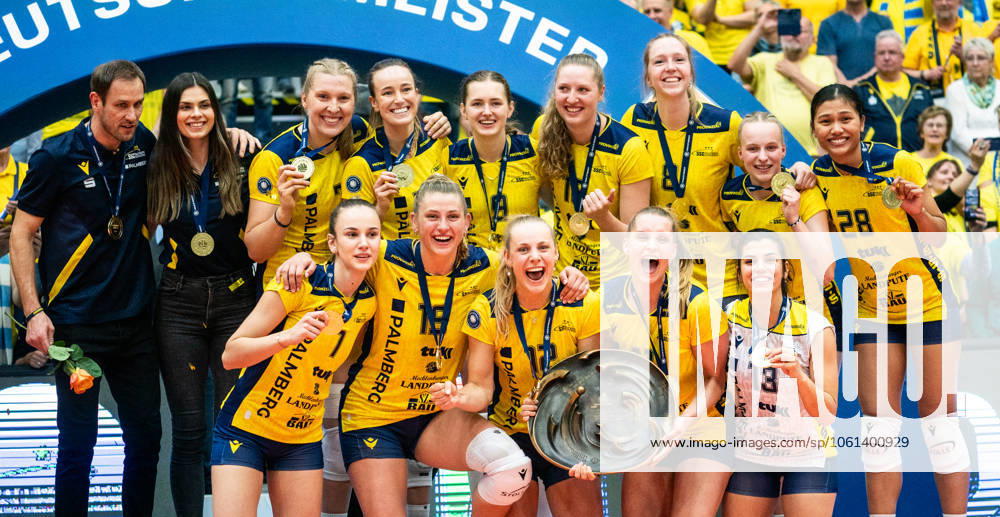Volleyball, Women, VBL, 1 VBL, 1 Volleyball Bundesliga, Season 2024725, Playoff, Final, 3 Game, SSC Palmberg Schwerin Dresdner SC The volleyball players of SSC Palmberg Schwerin pose with the championship trophy for the team photo Schwerin Palmberg Arena Mecklenburg-Vorpommern Germany