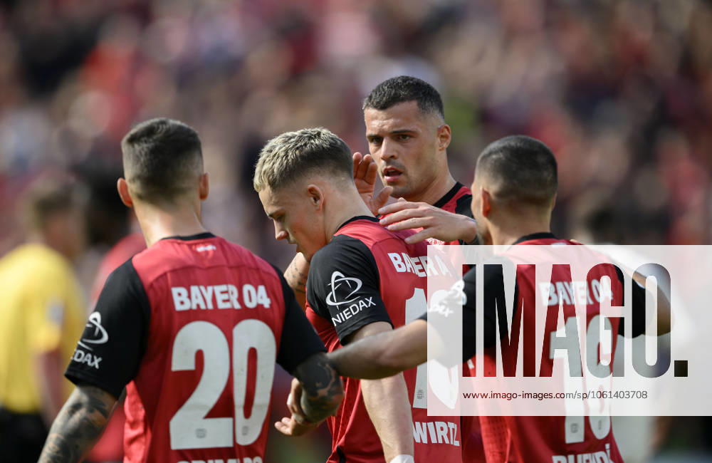 Jubel LEV um Florian WIRTZ LEV , v l Alejandro GRIMALDO LEV , Florian WIRTZ LEV , Granit XHAKA LEV , Emiliano BUENDIA LEV Football 1 Bundesliga, 31 Matchday, Bayer 04 Leverkusen LEV FC Augsburg A 2 0, am 26 04 2025 in Leverkusen Germany DFL regulations prohibit any use of photographs as image sequences and or quasi video Â