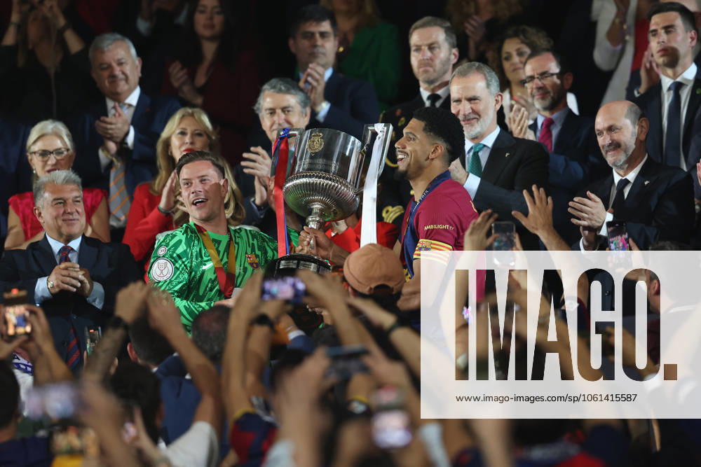 FC Barcelona, Barca Real Madrid CF. Copa del Rey. Final. Ronald Araujo and Marc-Andre Ter Stegen of FC Barcelona with the trophy during the Copa del Rey match, Final, between FC Barcelona and Real Madrid CF played at La Cartuja Stadium on April 26, 2025 in Sevilla, Spain. kpng