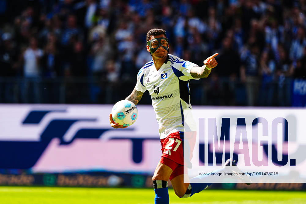 Goal celebration after scoring 1 1 from penalty kick Davie Selke Hamburger SV, 27 GER, Hamburger SV vs Karlsruher SC, Football, 2 Bundesliga, Matchday 31, Season 2024 2025, 27 04 2025 DFL REGULATES PROHIBIT ANY USE OF PHOTOGRAPHS AS IMAGE SEQUENCES AND OR QUASI VIDEO GER, Hamburger SV vs Karlsruher SC, Football, 2 Bundesliga, Matchday 31, Season 2024 2025, 27 04 2025 Hamburg