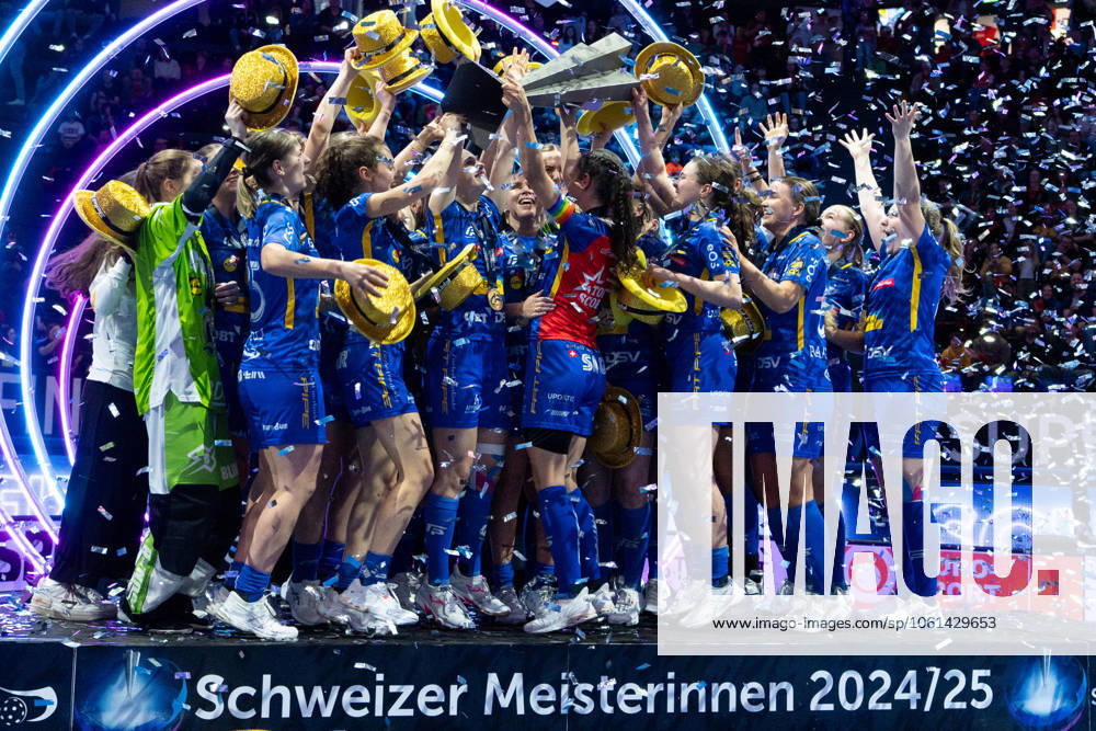 KW17 Fribourg, Schweiz, 27.04.2025 Kloten-Dietlikon Jets is swiss champion 2025 after the Unihockey Superfinal 2025 match between Kloten-Dietlikon Jets and Zug United at BCF Arena Fribourg, Switzerland (Pascal von Büren SPP)