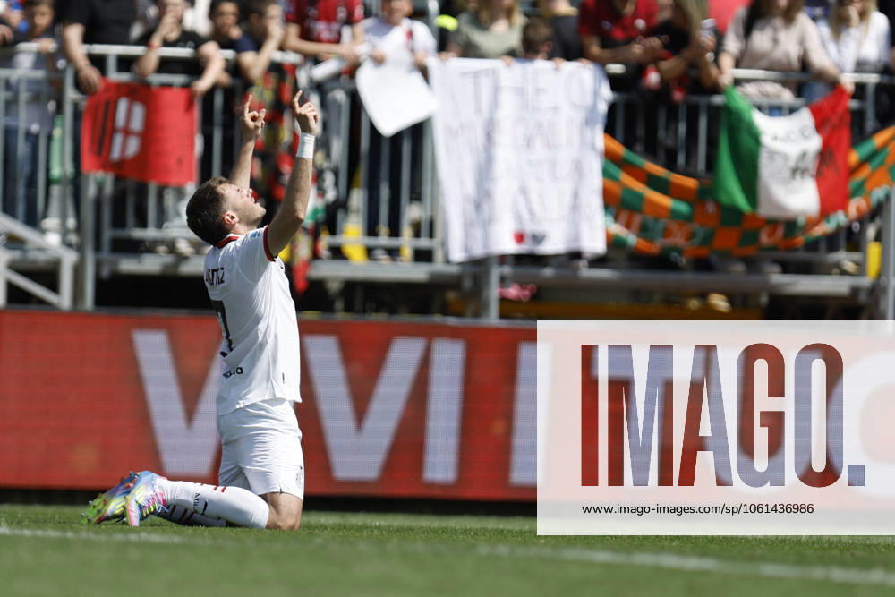 CALCIO - Serie A - Venezia FC vs AC Milan AC Milan s SANTIAGO GIMENEZ celebrates after scoring a goal during the Italian Serie A Enilive soccer championship football match between Venezia FC and AC Milan at Pierluigi Penzo Stadium on April 27th, 2025, Venezia, Italy during Venezia FC vs AC Milan, Italian soccer Serie A match in Venice, Italy, April 27 2025 Venice Italy