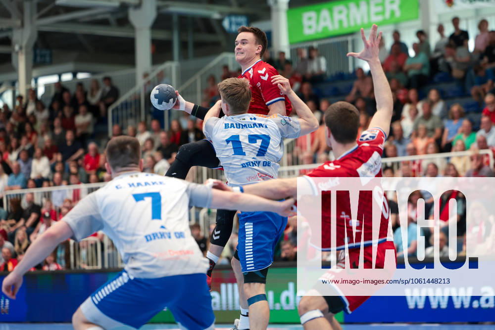 2 Handball Bundesliga, 29 Matchday, TuSEM Essen Dessau Rosslauer HV, f l Luka Baumgart Dessau Rosslauer HV 06 , Max Neuhaus TuSEM Essen , Essen Am Hallo NRW Germany xRHR PHOTO DEx