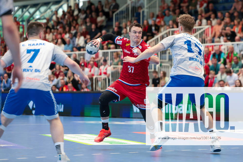 2 Handball Bundesliga, 29 Matchday, TuSEM Essen Dessau Rosslauer HV, f l Max Neuhaus TuSEM Essen , Luka Baumgart Dessau Rosslauer HV 06 , Essen Am Hallo NRW Germany xRHR PHOTO DEx