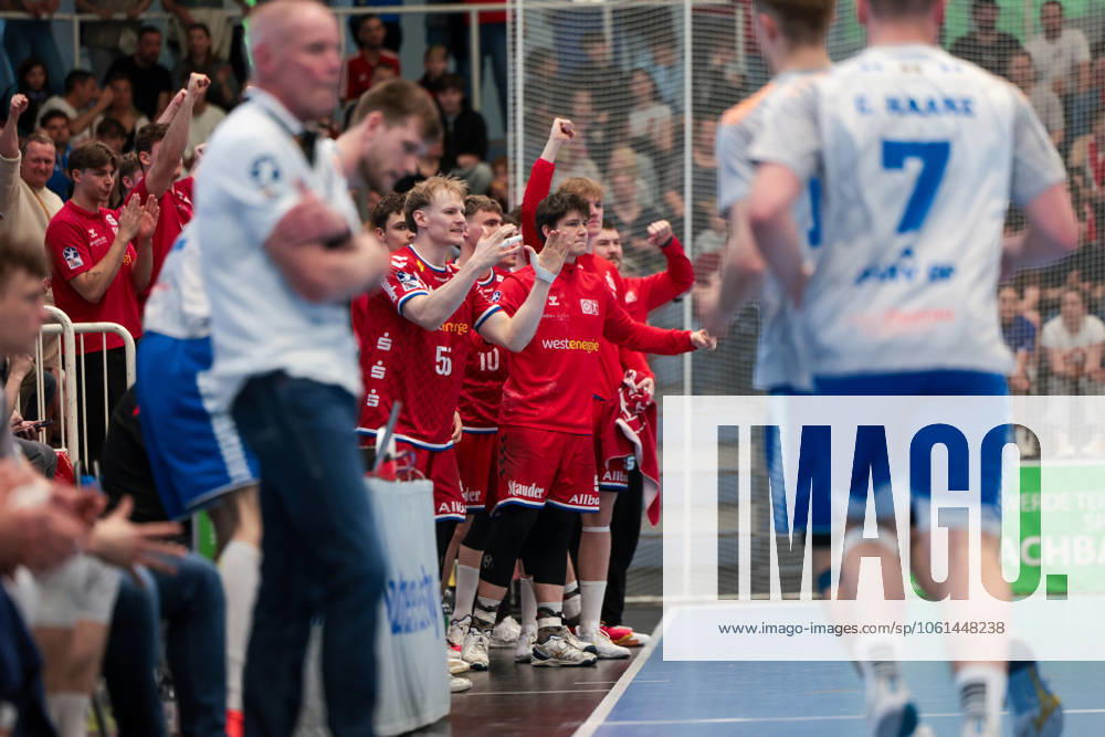 2 Handball Bundesliga, Matchday 29, TuSEM Essen Dessau Rosslauer HV, The players of TUSEM Essen cheer, Essen Am Hallo NRW Germany xRHR PHOTO DEx