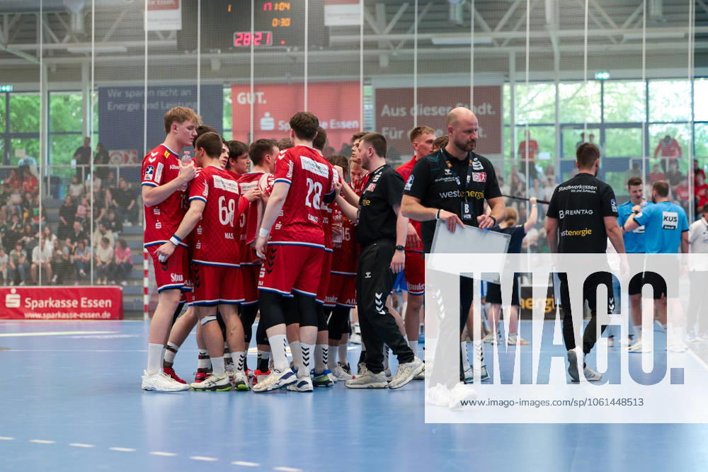 2 Handball Bundesliga, Matchday 29, TuSEM Essen Dessau Rosslauer HV, Time-out for TUSEM Essen, Coach Daniel Haase TuSEM Essen , Essen Am Hallo NRW Germany xRHR PHOTO DEx