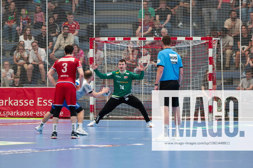 2 Handball Bundesliga, Matchday 29, TuSEM Essen Dessau Rosslauer HV, f l Vincent Bülow Dessau Rosslauer HV 06 , Goalkeeper Dennis Wipf TuSEM Essen , Essen Am Hallo NRW Germany xRHR PHOTO DEx