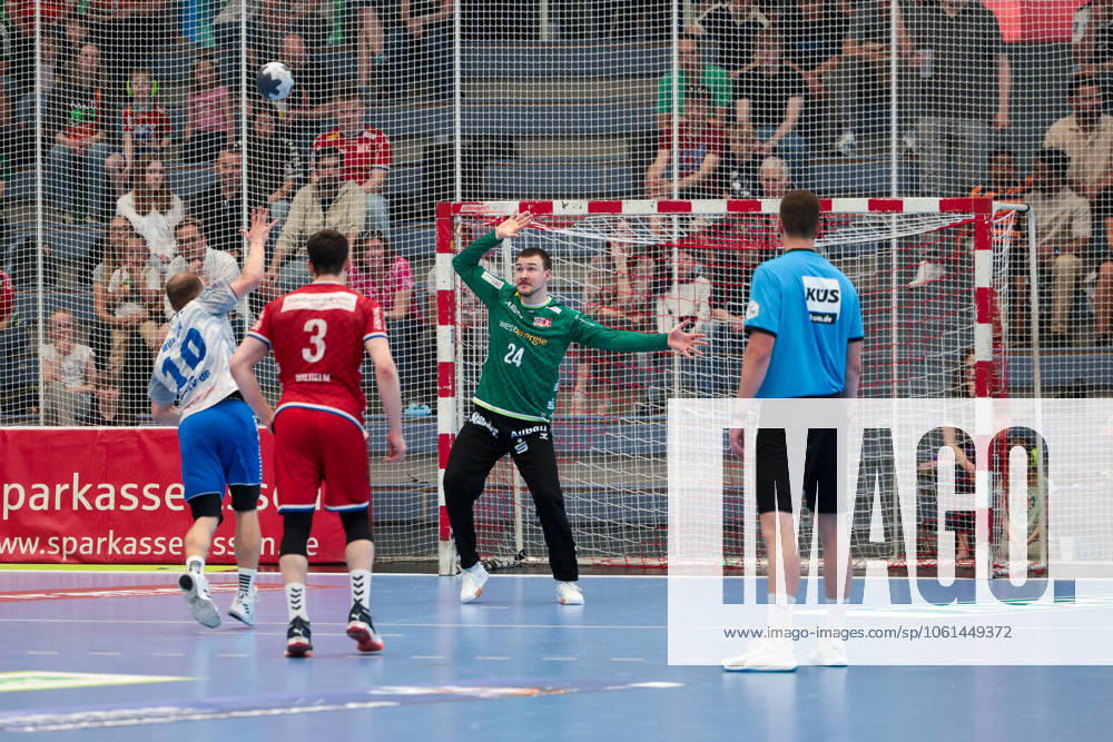2 Handball Bundesliga, Matchday 29, TuSEM Essen Dessau Rosslauer HV, f l Vincent Bülow Dessau Rosslauer HV 06 , Goalkeeper Dennis Wipf TuSEM Essen , Essen Am Hallo NRW Germany xRHR PHOTO DEx