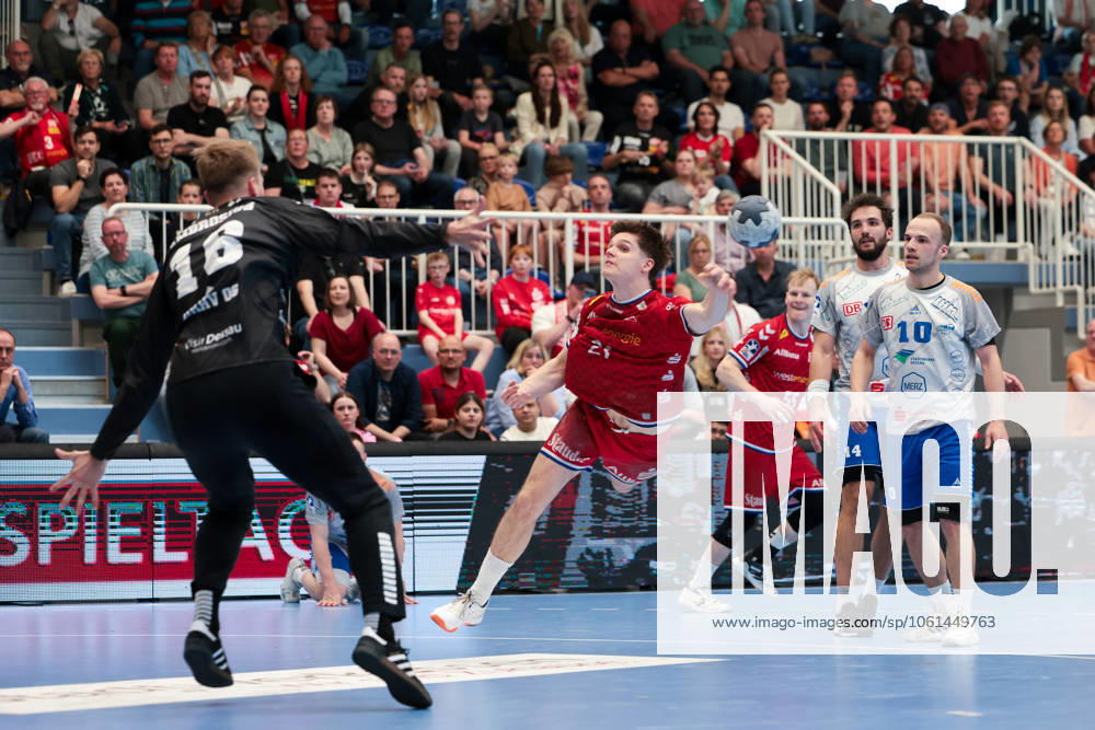 2 Handball Bundesliga, 29 Matchday, TuSEM Essen Dessau Rosslauer HV, f l Goalkeeper Philip Ambrosius Dessau Rosslauer HV 06 , Felix Eissing TuSEM Essen , Essen Am Hallo NRW Germany xRHR PHOTO DEx