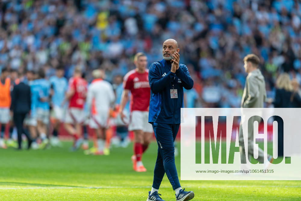 Nuno Espirito Santo, Manager of Nottingham Forest acknowledges the fans after his sides defeat during the FA Cup Semi Final match between Nottingham Forest and Manchester City at Wembley Stadium, London, England on 27 April 2025.