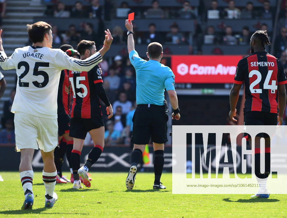 AFC Bournemouth v Manchester United, ManU Premier League, Football, Vitality Stadium, Bournemouth, Dorset, UK - 27 Apr 2025 Referee Peter Banks consults VAR and shows Evanilson of AFC Bournemouth a red card Bournemouth Vitality Stadium Dorset GBR, UK NEWSPAPERS OUT