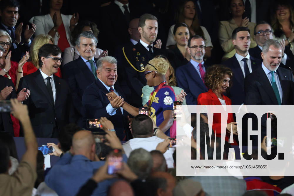 Spain - Copa del Rey - FC Barcelona, Barca vs Real Madrid CF - 26 04 2025 SPAIN, SEVILLA, APRIL 26. President Joan Laporta of FC Barcelona celebrates the victory with Lamine Yamal of FC Barcelona at the end of the Copa del Rey Final football Match between FC Barcelona and Real Madrid CF at Estadio La Cartuja on April 26, 2025 in Sevilla, Spain. Photo by Manuel Blondeau AOP.Press Sevilla Estadio La Cartuja Andalucia Spain