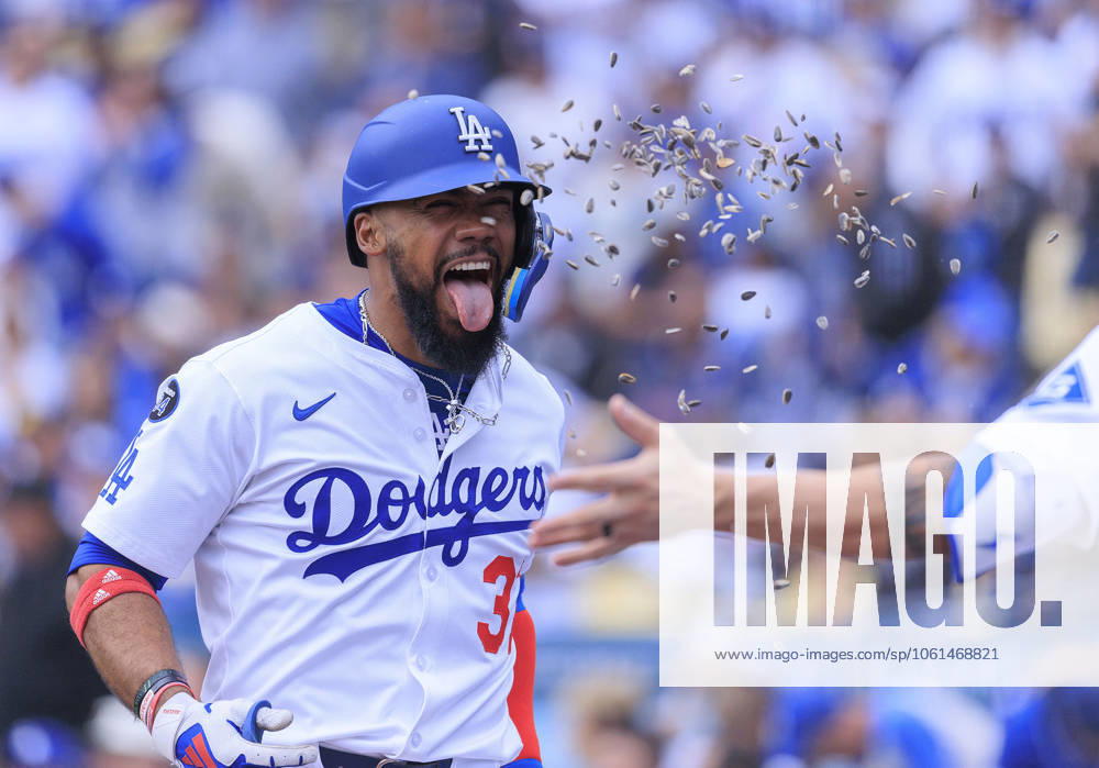 Teoscar Hernandez 37 of the Los Angeles Dodgers is congratulated with sunflower seeds by Andy Pages 44 after hitting a solo home run in the fifth inning during their regular season MLB, Baseball Herren, USA game against the Pittsburgh Pirates on Sunday April 27, 2025 at Dodger Stadium in Los Angeles, California. Dodgers defeat Pirates, 9-2. JAVIER ROJAS PI Los Angeles USA - ZUMAp124 20250427_zaa_p124_063
