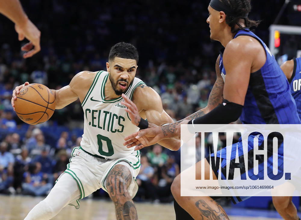 Orlando, Fl - Florida, USA: Boston Celtics forward Jayson Tatum (0) tries to get past Orlando Magic forward Paolo Banchero (right) during the NBA, Basketball Herren, USA Playoffs game at the Kia Center on Sunday, April 27, 2025, in Orlando, Florida. Boston won the game 107-98. Orlando USA - ZUMAm67_ 0814862760st